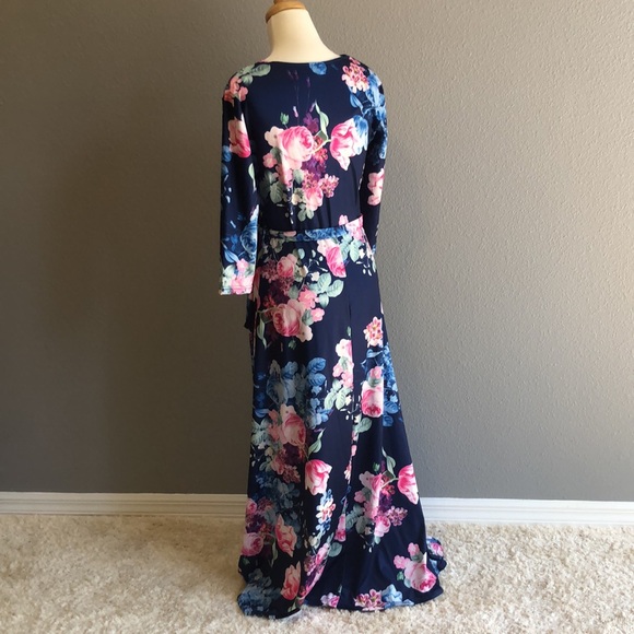 Flowered navy wrap style dress with sleeves - Picture 5 of 7